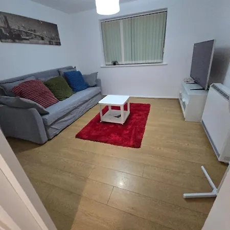 Apartment In E15 *