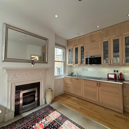 Superbly Located 1bd Flat Heart Of Fitzrovia * 伦敦