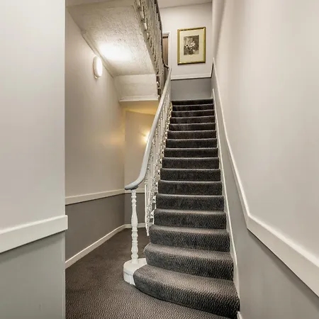 Princes Square Hotel