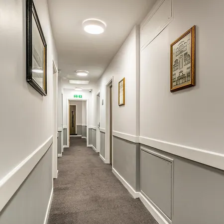 Princes Square Hotel 4*