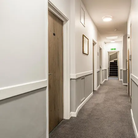 Princes Square 4*