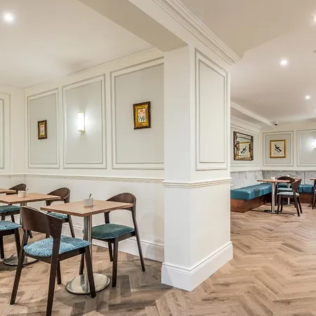 Princes Square Hotel