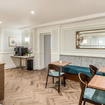Princes Square Hotel 4*