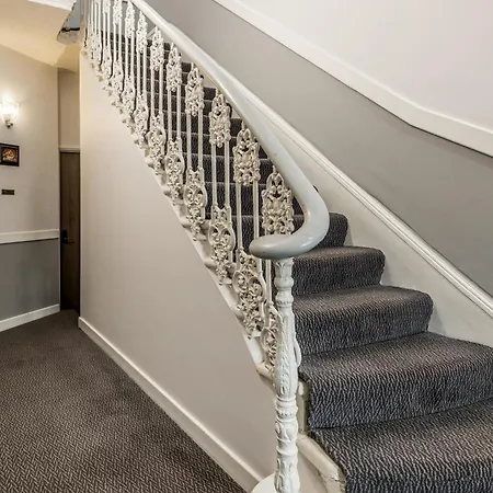 Princes Square Hotel