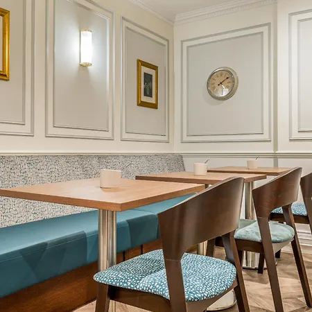 Princes Square Hotel 4*