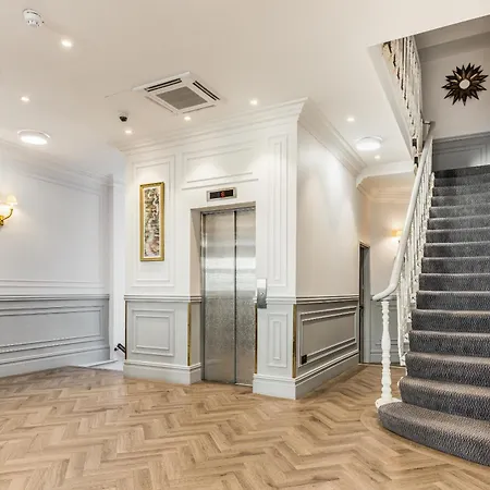Hotel Princes Square 4*