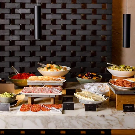 Radisson Blu Hotel, Mercer Street מלון 5*