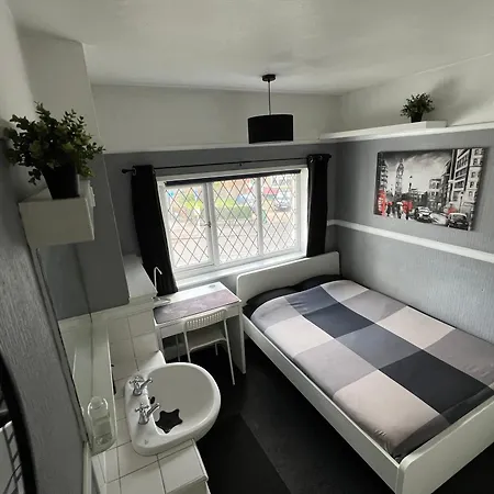 Guest house Beddington Park East