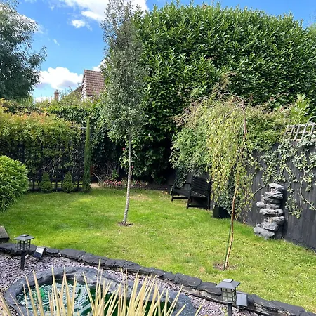 Beddington Park East Guest house *