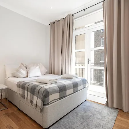 Apartment At Kensington And Knightsbridge *