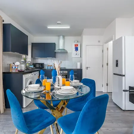 Lux 3bed Near Wembley With Parking By Oceana Group - Sleeps 8 *