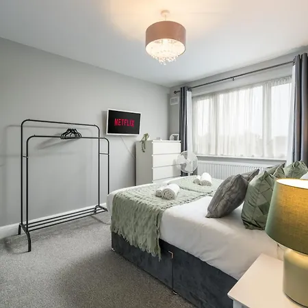 Lux 3bed Near Wembley With Parking By Oceana Group - Sleeps 8