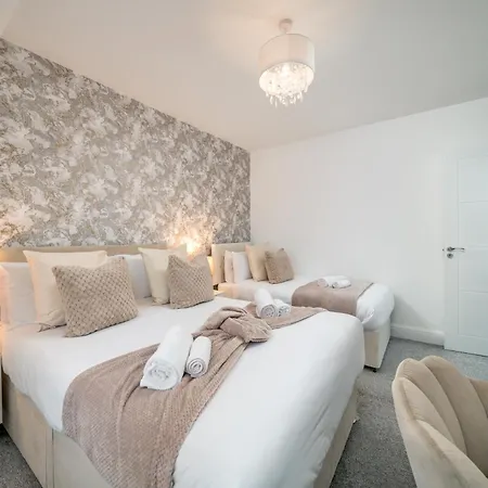 Lux 3bed Near Wembley With Parking By Oceana Group - Sleeps 8 Apartment *