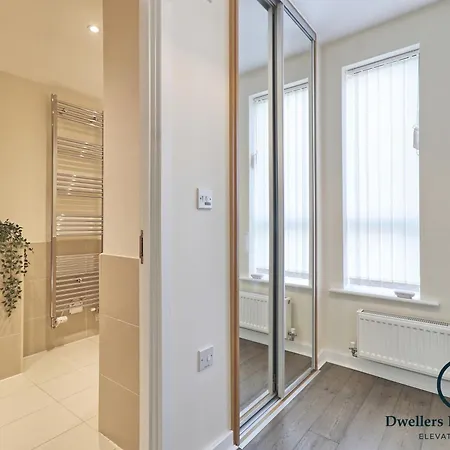 Stylish 3bedrooms 2 Bath In Romford