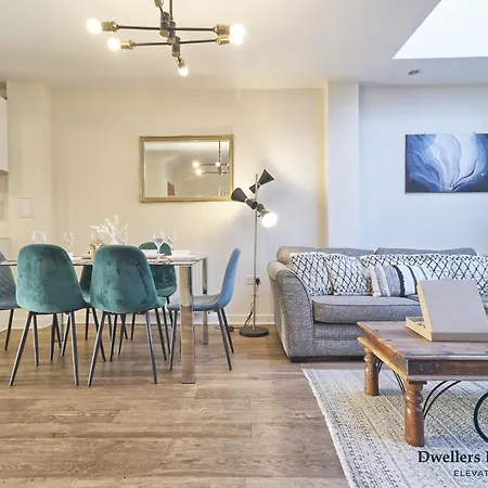 Stylish 3bedrooms 2 Bath In Romford Villa *