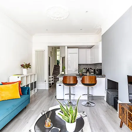 Stylish Hideaway Flat At Milton Park Highgate London