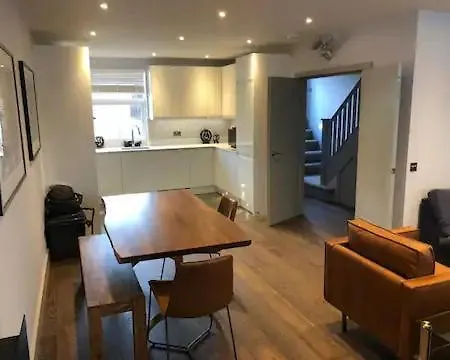 Apartment Luxurious & Modern 2 Bedroom Notting Hill Townhouse *