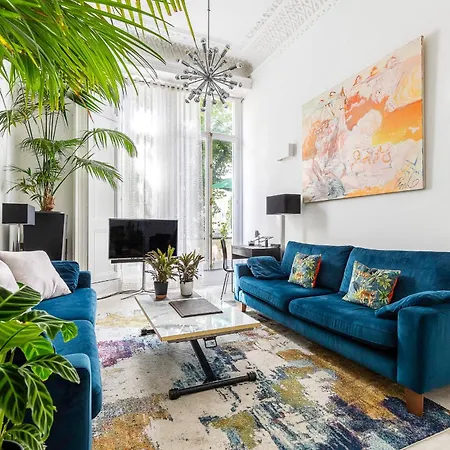 Classic Victorian Flat With Terrace London