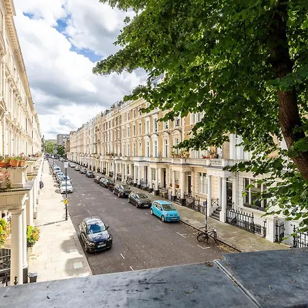 Classic Victorian Flat With Terrace Apartment