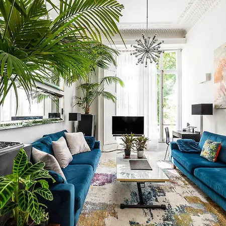 Classic Victorian Flat With Terrace Apartment