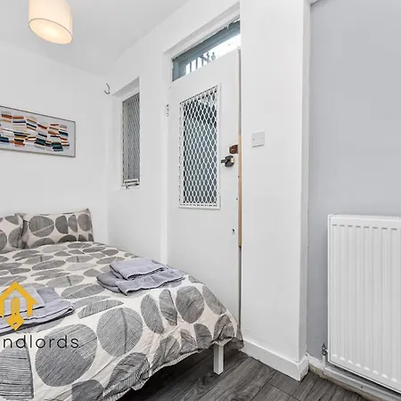 Fantastic 4 Bedroom In Russell Square *
