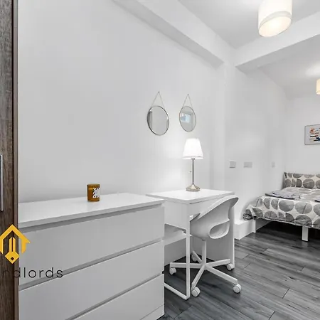 Fantastic 4 Bedroom In Russell Square *