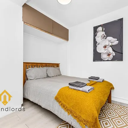 Fantastic 4 Bedroom In Russell Square Apartment *
