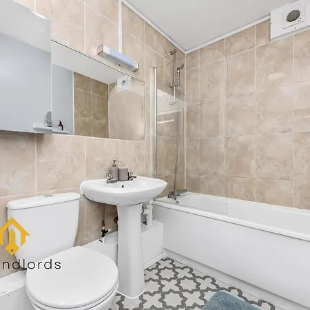 Fantastic 4 Bedroom In Russell Square Apartment