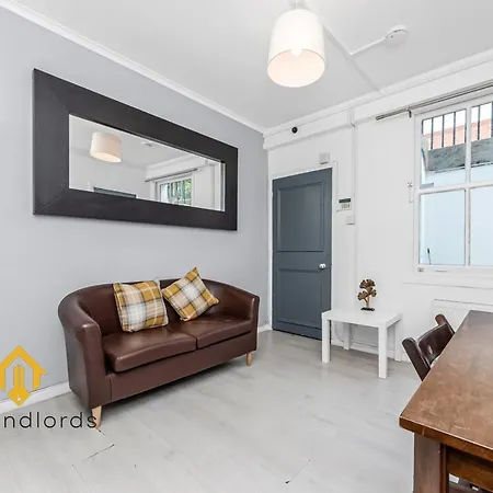 Fantastic 4 Bedroom In Russell Square London