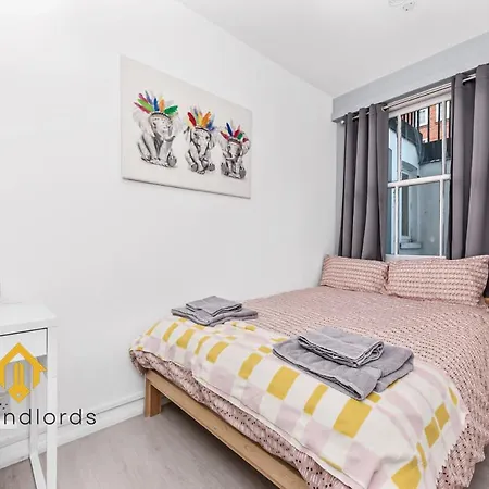 Fantastic 4 Bedroom In Russell Square Apartment