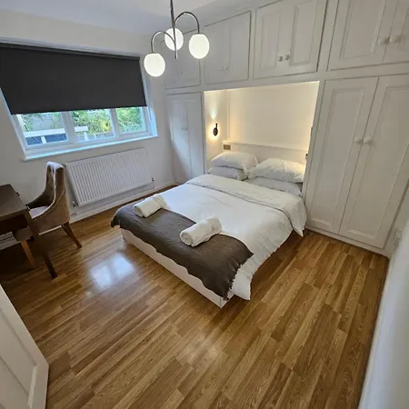 Wembley, Cosy 2 Bed Apa, Next To The Park Apartment *