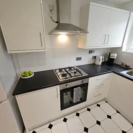 Wembley, Cosy 2 Bed Apa, Next To The Park * Harrow on the Hill