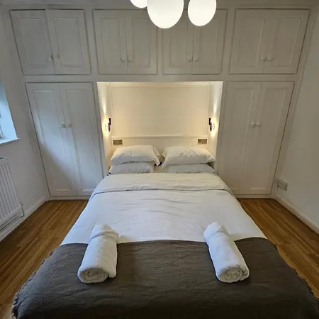 Wembley, Cosy 2 Bed Apa, Next To The Park