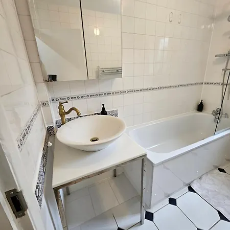 Wembley, Cosy 2 Bed Apa, Next To The Park