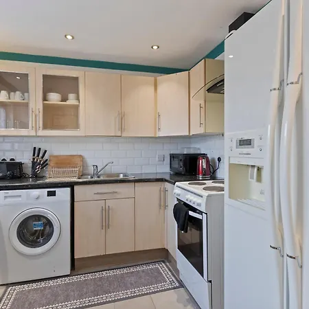 Holiday home Cozy Townhouse With 4 Bedrooms London