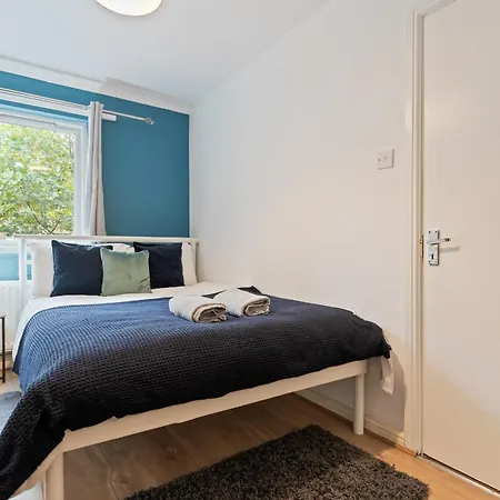 Cozy Townhouse With 4 Bedrooms Holiday home