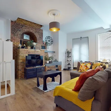 Unique & Cosy Retreat * London