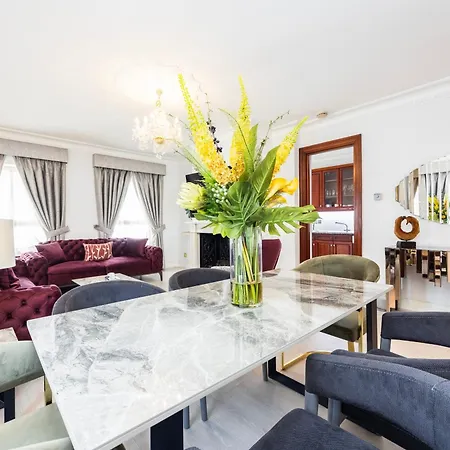 Carlton Court - Mayfair Apartahotel 5*