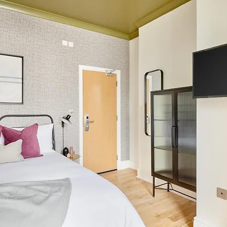 Sonder Camden Road 3*