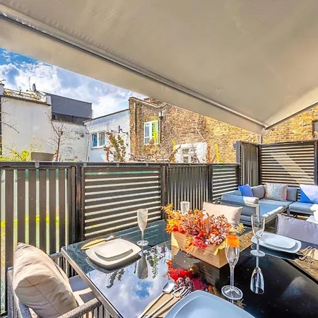 Designer Victorian Flat With Large Terrace