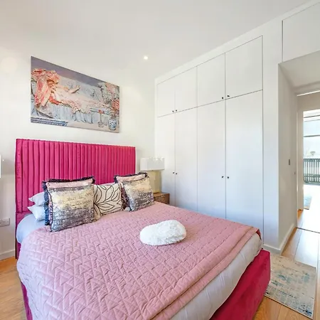 Designer Victorian Flat With Large Terrace *