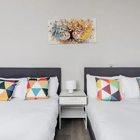 Superb Opposite Edgware Road Station Apartment