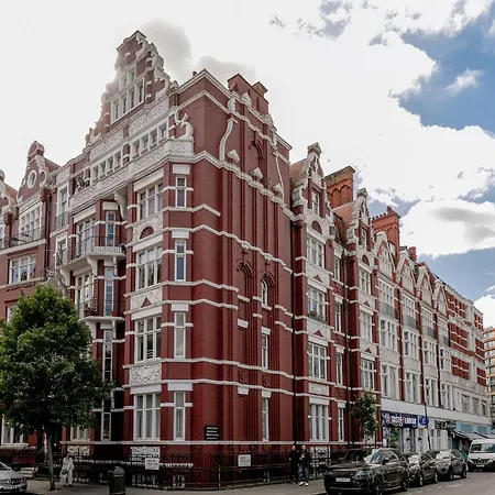 Superb Opposite Edgware Road Station *