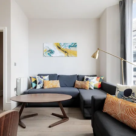 Superb Opposite Edgware Road Station Apartment