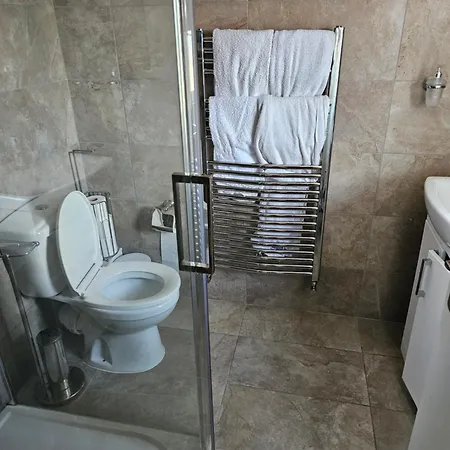 Apartment Riverview, Stylish Non Smoking Loft Ensuite 4 Rent