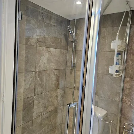 Riverview, Stylish Non Smoking Loft Ensuite 4 Rent Apartment *