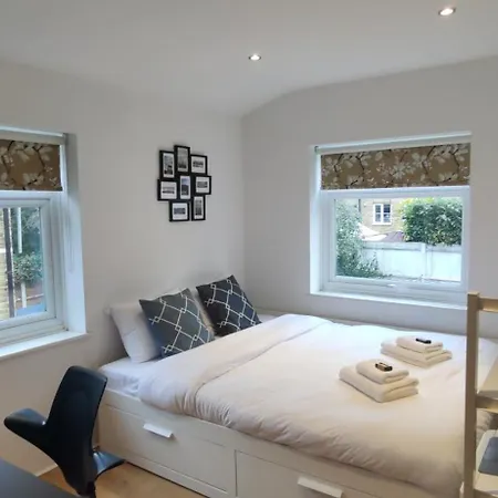 Holiday home Chic Semi-detached House With A Private Garden, Se