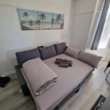 Comfortable 2 Bedrooms Flat In Oval Apartment *