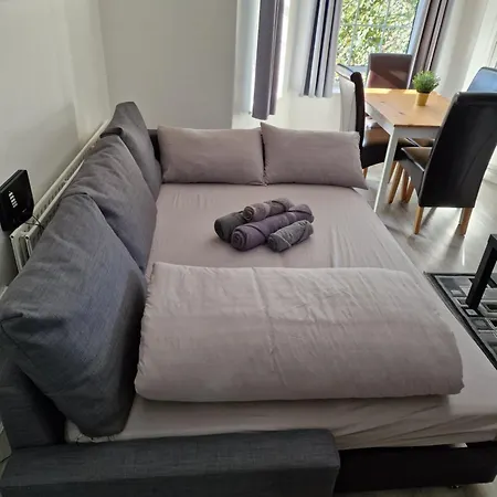 Apartment Comfortable 2 Bedrooms Flat In Oval *