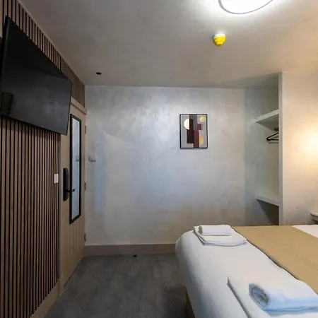 Guest house Paragraph Tottenham London